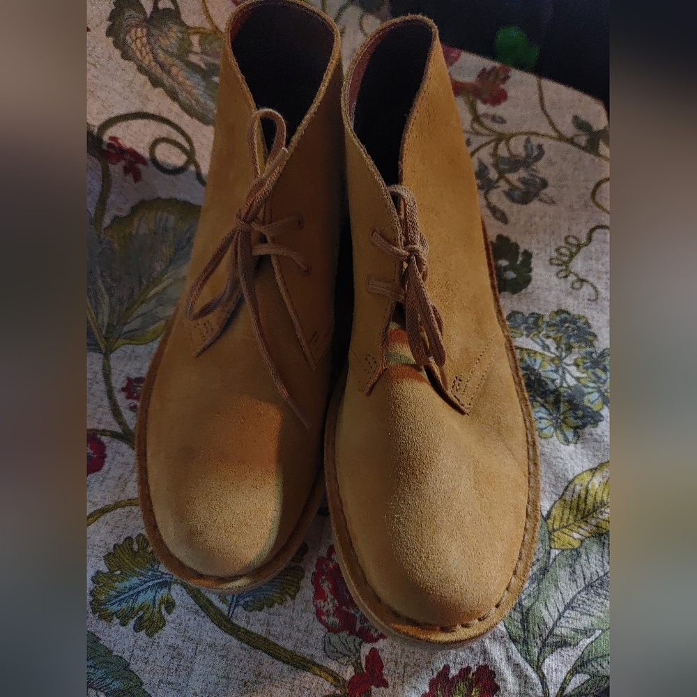 Clarks Tan Chukka Boots Suede Ankle Design